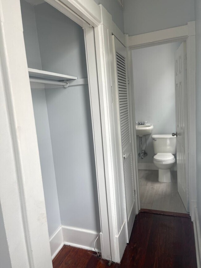 Building Photo - Newly Renovated Tri-Plex Near Forsyth