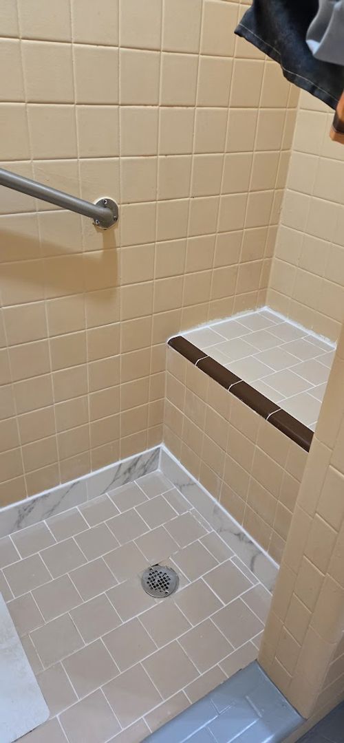 Building Photo - Three Bedroom, Two Bath