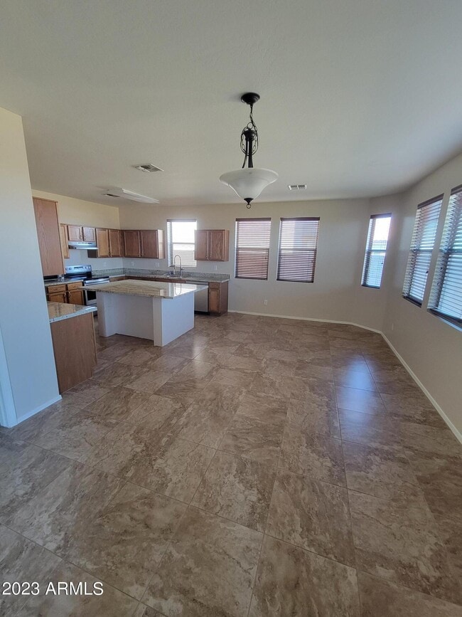 Building Photo - 12050 W Carlota Ln