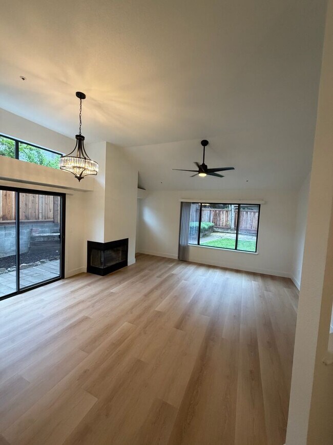 Building Photo - South Napa 3 Bedroom in Court