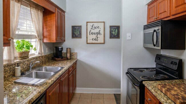 Building Photo - South Tampa 2-Bedroom Condo Near Midtown, SoHo & Westshore!