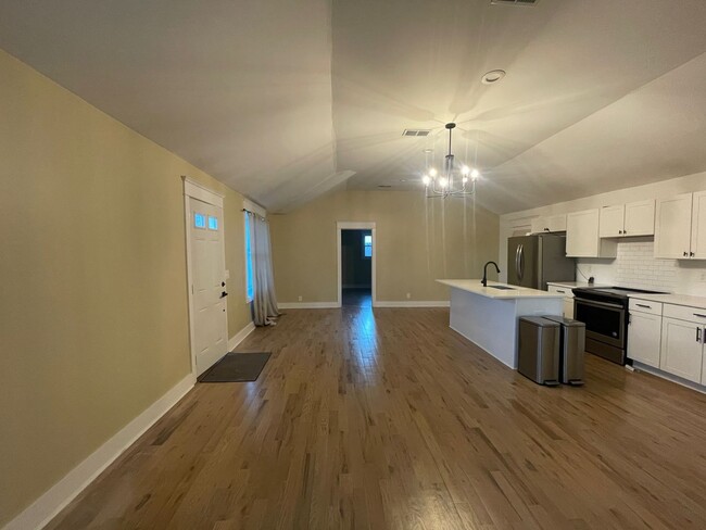 Building Photo - Beautifully renovated 4bdrm/3bath in Madis...