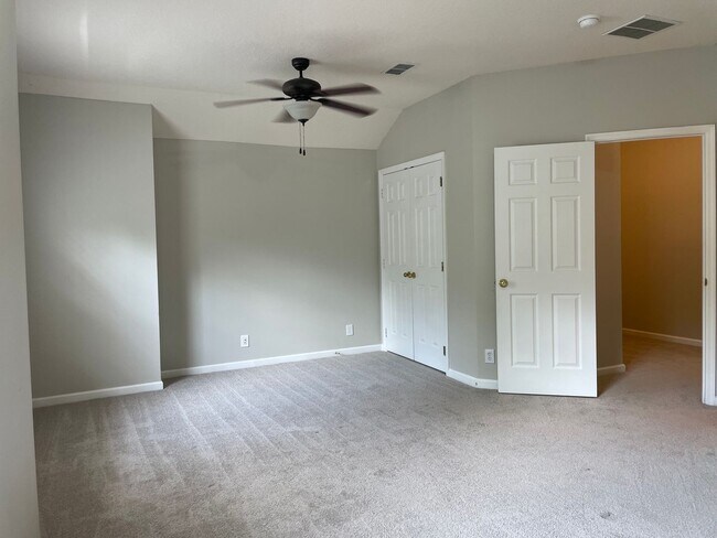 Building Photo - Beautiful Spacious Home in Deland
