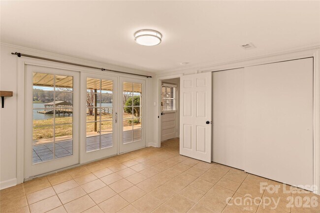 Building Photo - 118 Revere Dr