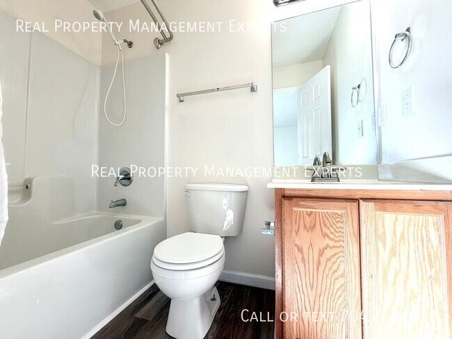 Building Photo - 123 Garden St