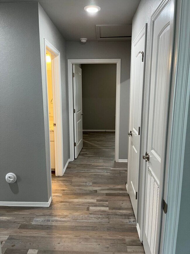 Building Photo - COX-VINE STREET