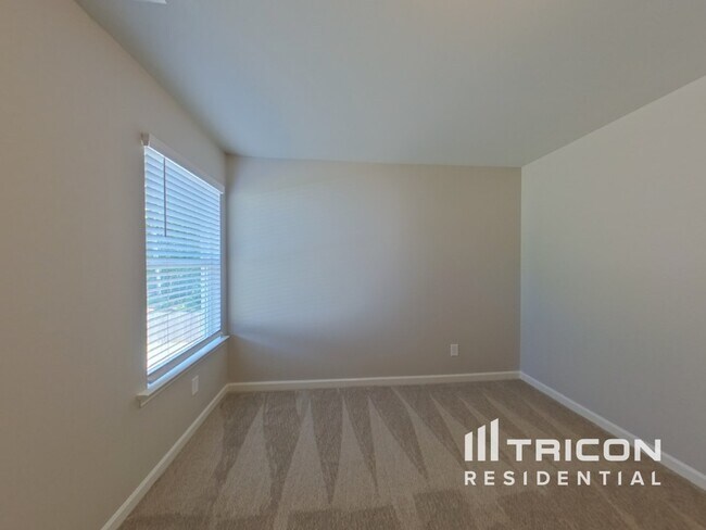 Building Photo - 683 Ragan Ct