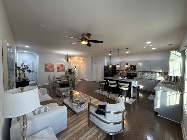 Building Photo - T.R. Lawing Realty Property