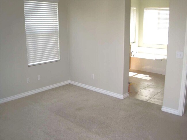 Building Photo - 2894 Echo Springs Dr
