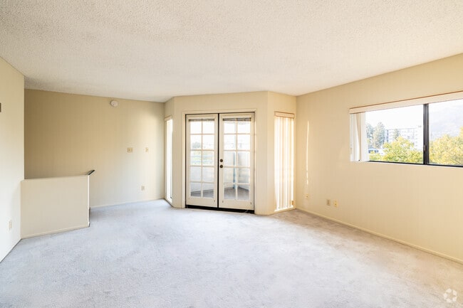 Interior Photo - 420-422 Milford St