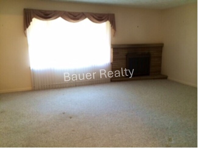 Building Photo - Three Bedroom, Southside Ashland