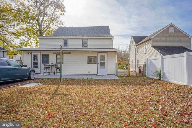 Building Photo - 19 E Millbrooke Ave