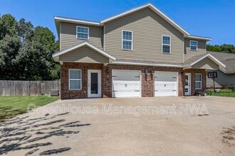 Building Photo - 820 Baker St NW