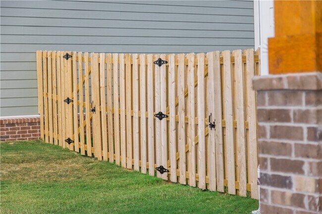 Building Photo - 6417 S 62nd St