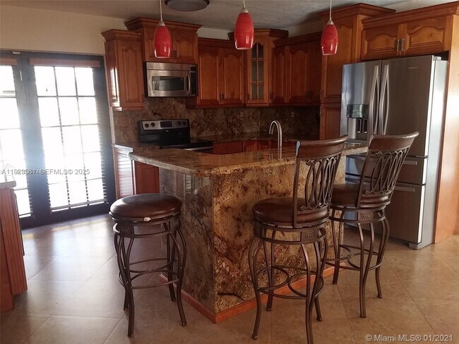 Building Photo - 17050 NW 81st Ave