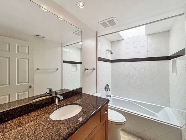 Building Photo - Gorgeous 3BD/2BA House in Pacific Beach W/...