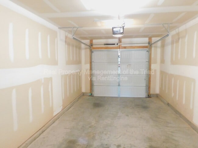 Building Photo - 604 Quail Ln