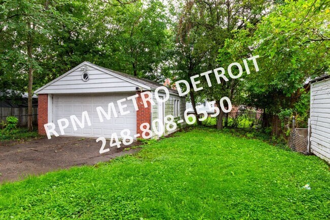 Building Photo - Traditonal 3-Bedroom Colonial Home in Detroit