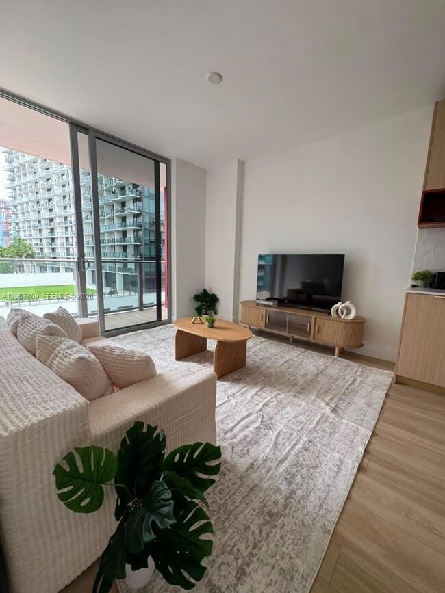 Building Photo - 90 NE 32nd St