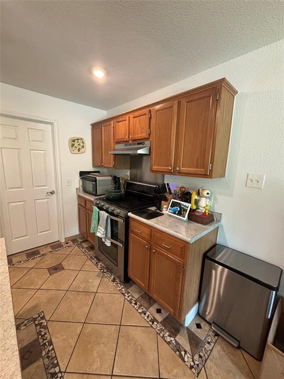 Building Photo - 1200 Tetbury Ln