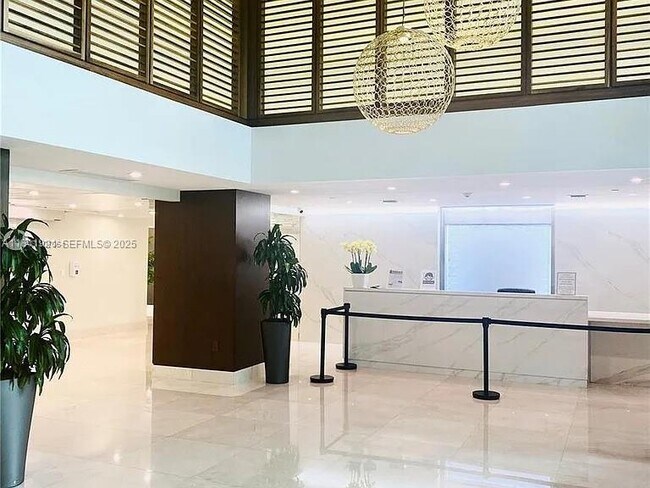 Building Photo - 540 Brickell Key Dr