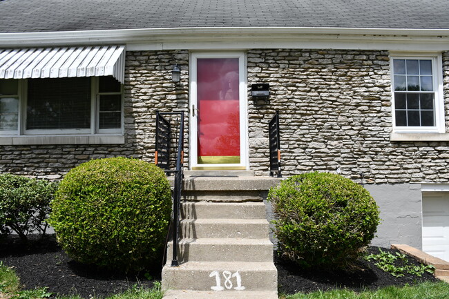 Building Photo - 181 St James Dr