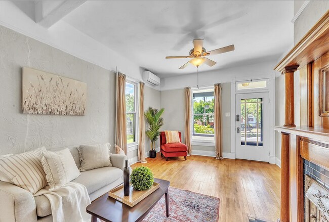 Building Photo - Beautiful 5 Bedroom Home with Lots of Natural Light and Private Fenced Backyard! A Must See!