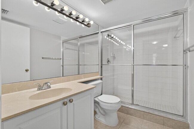 Building Photo - 1100 Crestwood Ct S
