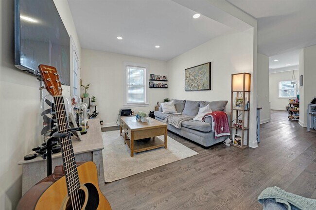 Building Photo - 632 Chase Ave