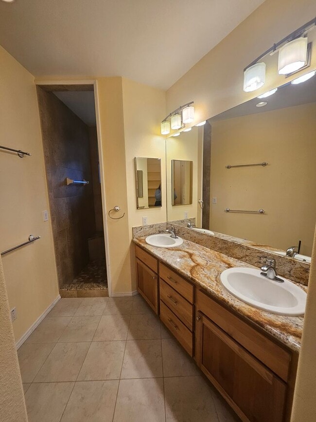Building Photo - Beautiful 3 Bedroom Home in Upper Kaumana