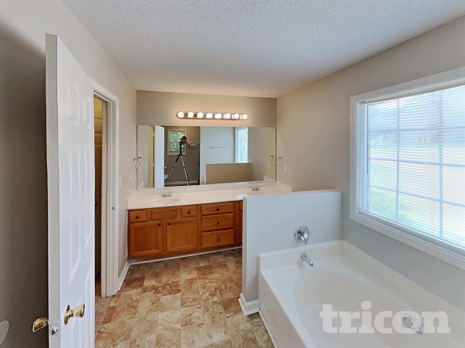 Building Photo - 37 Abbotsford Dr