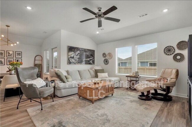 Building Photo - 4435 W Canyon Run Dr