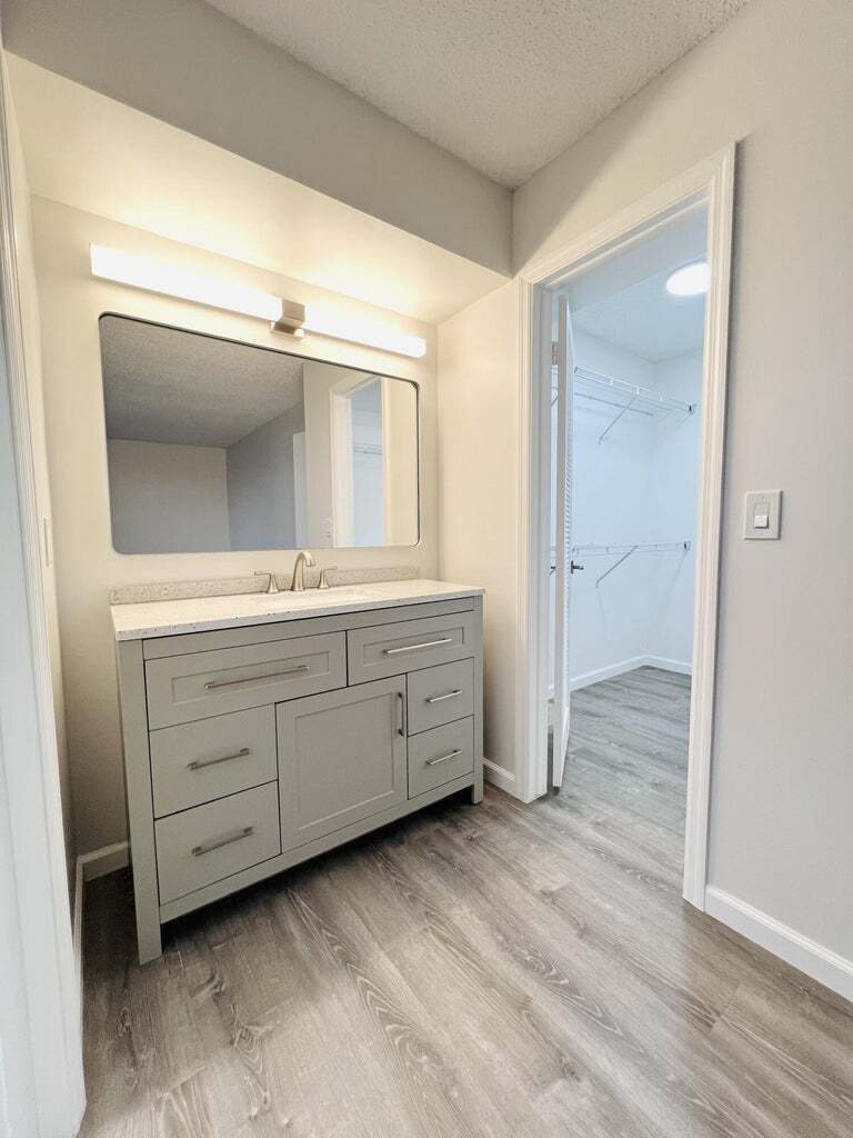 Building Photo - 500 Egret Cir