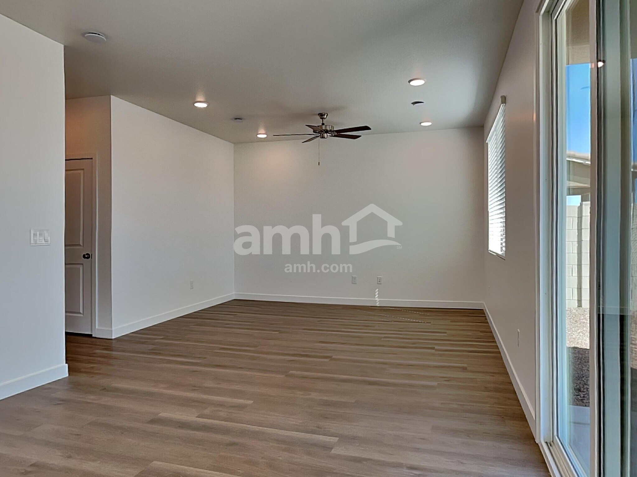 Building Photo - 9747 W Parkway Dr