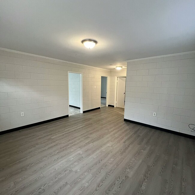 Building Photo - 208 Harper St