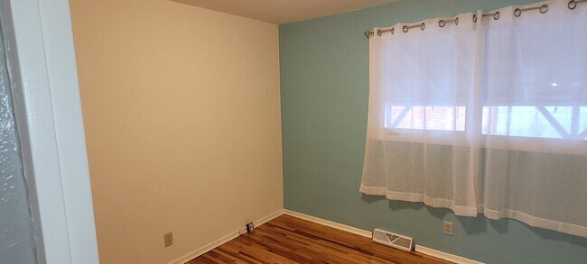 Building Photo - 2124 Maple Ave