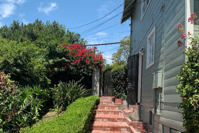 Entrance to unit and side gate - 2142 Baxter St