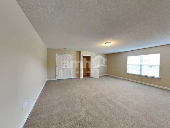 Building Photo - 5935 Eastridge Ct