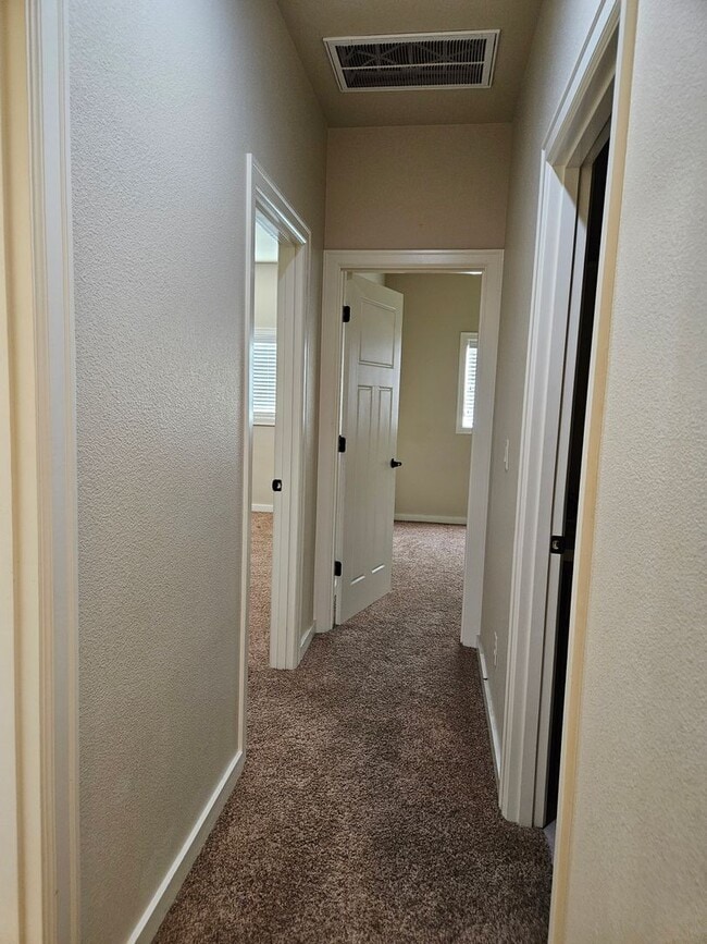 Building Photo - 3Bd/2Ba Two story townhouse - Available soon!