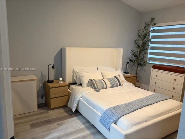 Building Photo - 14113 SW 120th Ct