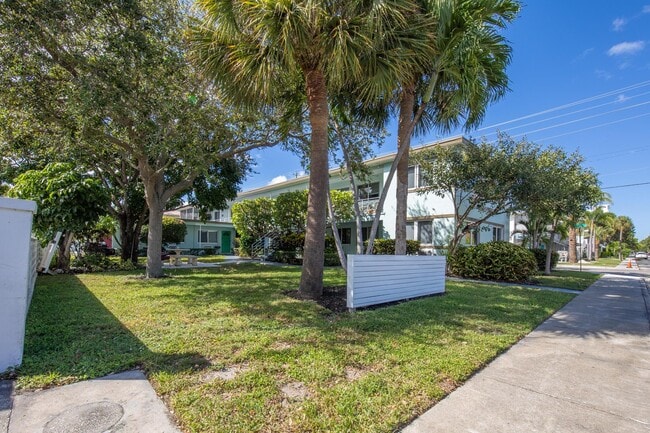 Building Photo - 101 S Palmway