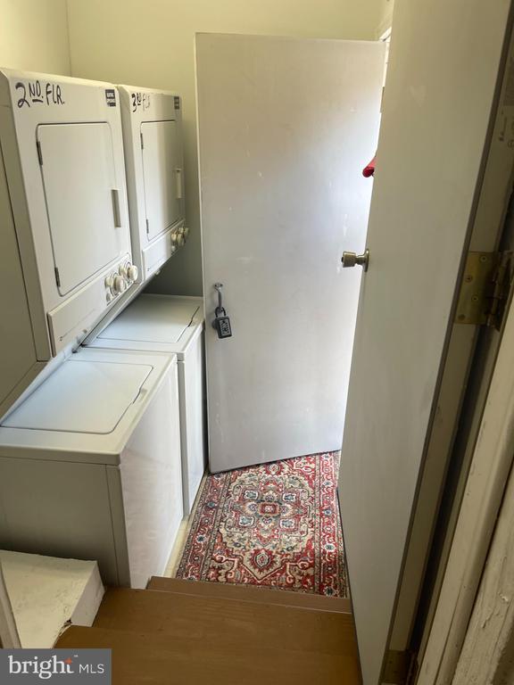 Building Photo - 613 S 8th St