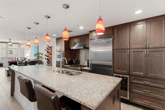 Building Photo - 1208 E Kennedy Blvd