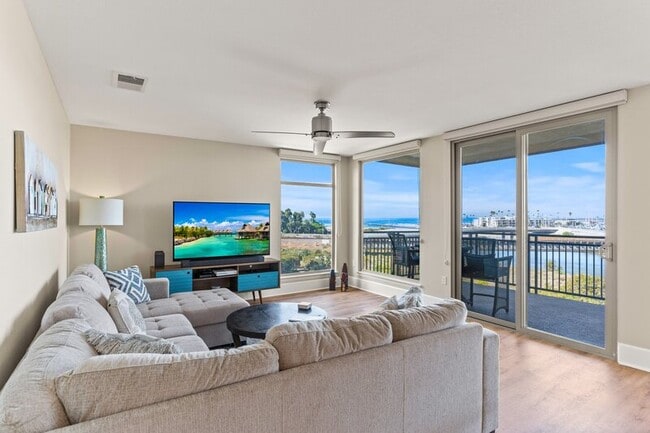 Building Photo - 1019 Costa Pacifica Way