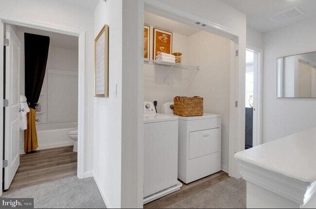 Building Photo - 8214 Alexander Court