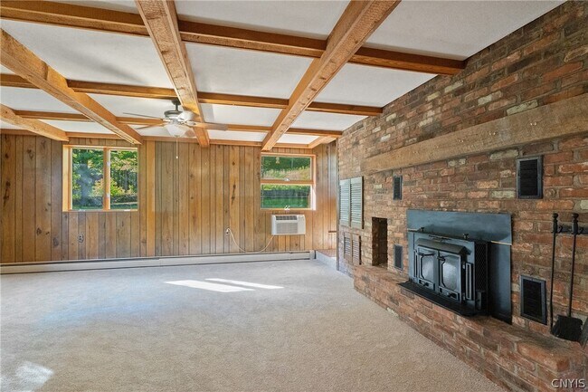 Building Photo - 6555 Woodchuck Hill Rd