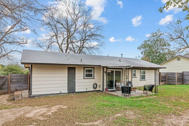 Building Photo - 8508 Bradford Dr