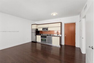 Building Photo - 435 21st St