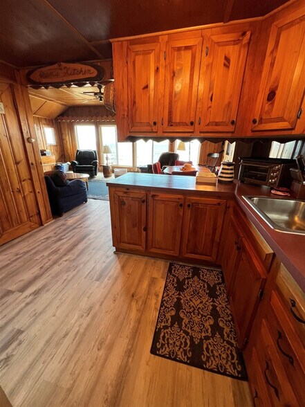 Building Photo - 10 Beach St