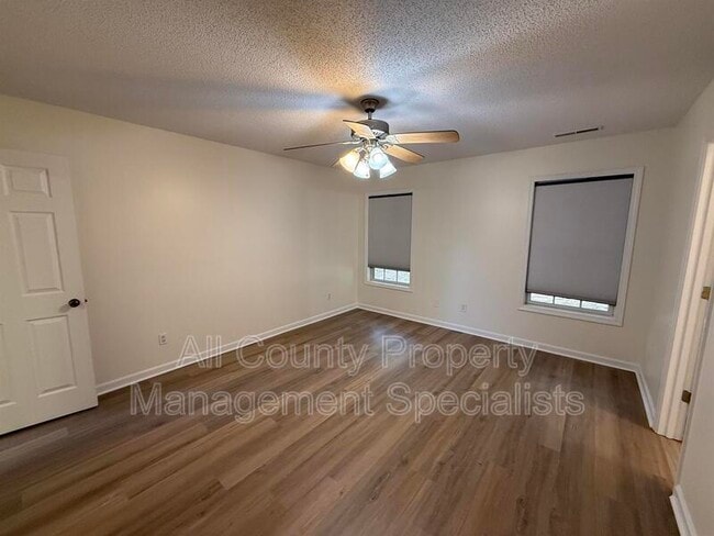 Building Photo - 3690 Oleander Dr